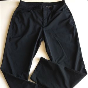 Men’s Flat Front Under Armour Black Pants 34/32